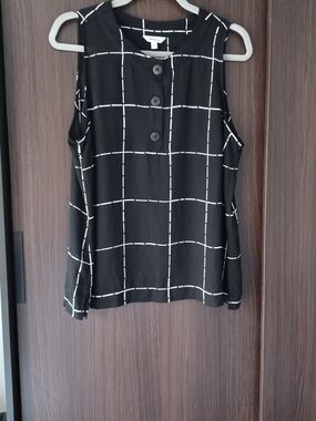 Reitmans Black Top with White Windowpane Plaid